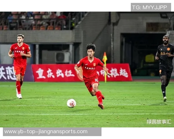 广西外援阿萨莫阿遭遇颈椎骨折意外撞坏场边LED广告牌引发关注